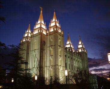 Lds,Temple,At,Salt,Lake,City,,Utah,Illuminated,At,Dusk
